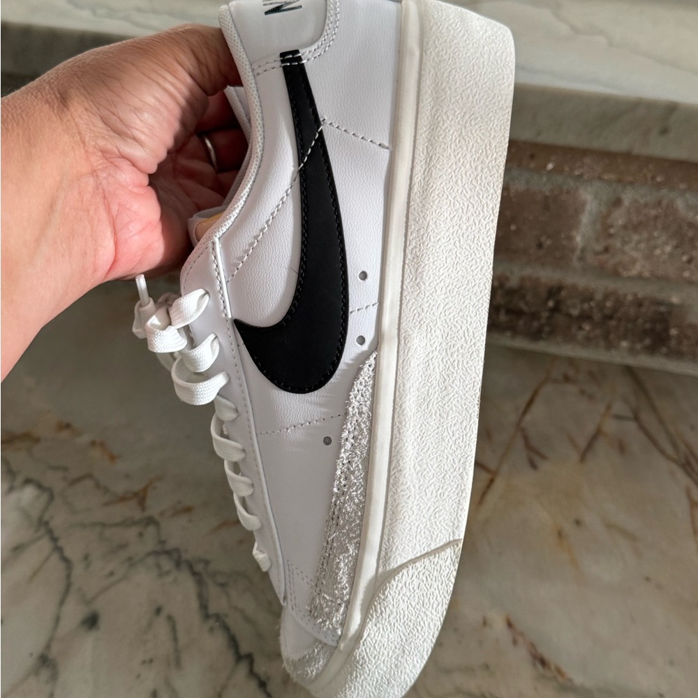 New! Nike women’s size 7 1/2 sneakers - Picture 4 of 6